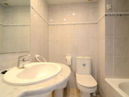 Appartement 2 chambres avec piscine et parking, à 50m de la plage - Photo 9