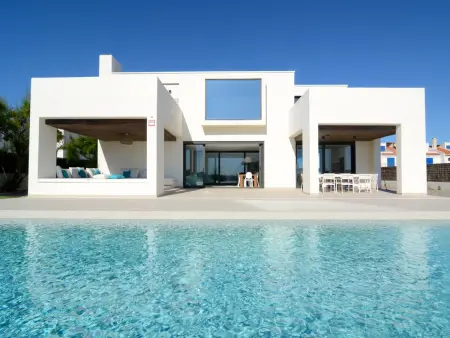 Villa de luxe à Mas Pinell avec accès direct plage et piscine privée - Photo 2