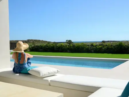 Villa de luxe à Mas Pinell avec accès direct plage et piscine privée - Photo 8