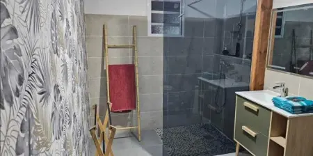 Appartement lumineux avec piscine à Le Moule, 70 m² - Photo 3