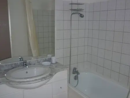 Agréable Appartement 3 Pièces avec Terrasse et Parking à Canet-Port - Photo 7