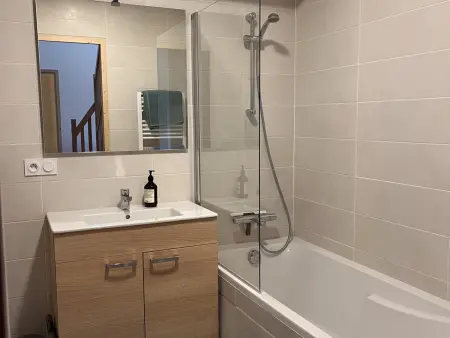Duplex neuf 78m², 2 chambres, poêle, WIFI, parking, pour 5 pers. - Arâches-la-Frasse - Photo 2