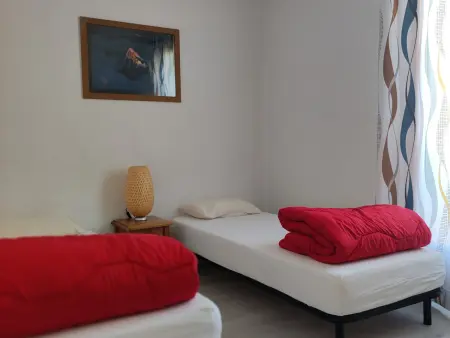 Chalet Mitoyen 7p avec Piscine, Sauna, Parking Gratuit et Proche Commerces - Photo 4
