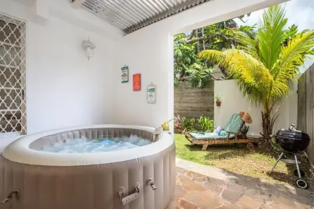 Maison à Le Robert, Villa à Robert Bay avec piscine et jacuzzi - Photo 1