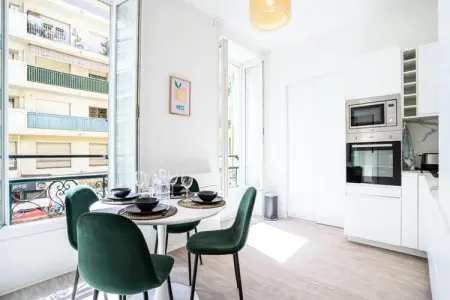 06bz - Appartement Moderne Au C&oelig;ur Du Port, Appartement à Nice près du Port Lympia - Photo 1