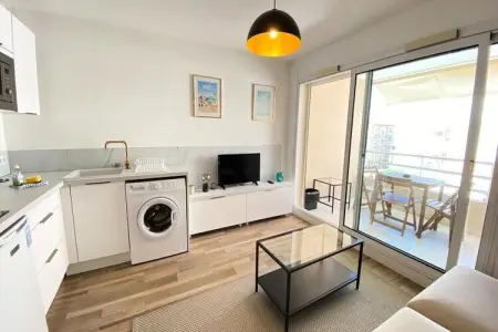 06ai - Beau Studio R&eacute;nov&eacute; - Vue Mer Et Piscine, Appartement à Golfe Juan près des plages - Photo 4