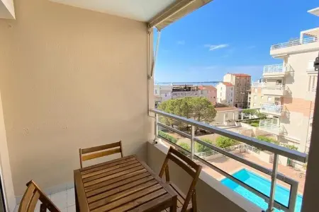 06ai - Beau Studio R&eacute;nov&eacute; - Vue Mer Et Piscine, Appartement à Golfe Juan près des plages - Photo 14
