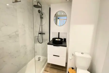 06ai - Beau Studio R&eacute;nov&eacute; - Vue Mer Et Piscine, Appartement à Golfe Juan près des plages - Photo 16