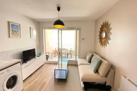 06ai - Beau Studio R&eacute;nov&eacute; - Vue Mer Et Piscine, Appartement à Golfe Juan près des plages - Photo 17