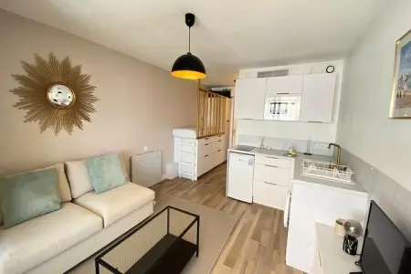 06ai - Beau Studio R&eacute;nov&eacute; - Vue Mer Et Piscine, Appartement à Golfe Juan près des plages - Photo 19