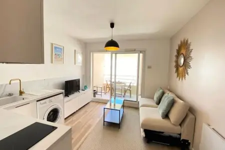 06ai - Beau Studio R&eacute;nov&eacute; - Vue Mer Et Piscine, Appartement à Golfe Juan près des plages - Photo 23