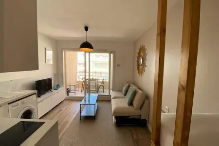 06ai - Beau Studio R&eacute;nov&eacute; - Vue Mer Et Piscine, Appartement à Golfe Juan près des plages - Photo 24