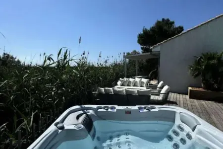 Résidence La Perle Rose Villa Standing 5 &eacute;toiles Avec Piscine Jacuzzi Et Superbe Vue, Villa à Aigues-Mortes avec Piscine & Vue - Photo 1
