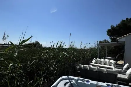 Résidence La Perle Rose Villa Standing 5 &eacute;toiles Avec Piscine Jacuzzi Et Superbe Vue, Villa à Aigues-Mortes avec Piscine & Vue - Photo 3