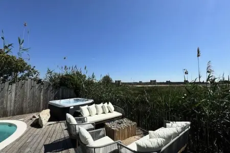 Résidence La Perle Rose Villa Standing 5 &eacute;toiles Avec Piscine Jacuzzi Et Superbe Vue, Villa à Aigues-Mortes avec Piscine & Vue - Photo 13
