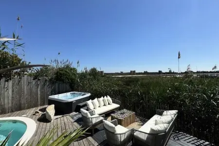 Résidence La Perle Rose Villa Standing 5 &eacute;toiles Avec Piscine Jacuzzi Et Superbe Vue, Villa à Aigues-Mortes avec Piscine & Vue - Photo 14