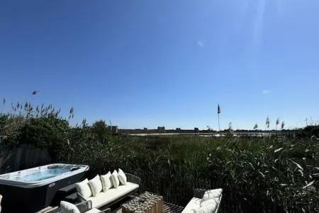 Résidence La Perle Rose Villa Standing 5 &eacute;toiles Avec Piscine Jacuzzi Et Superbe Vue, Villa à Aigues-Mortes avec Piscine & Vue - Photo 15