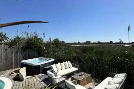 Résidence La Perle Rose Villa Standing 5 &eacute;toiles Avec Piscine Jacuzzi Et Superbe Vue, Villa à Aigues-Mortes avec Piscine & Vue - Photo 17