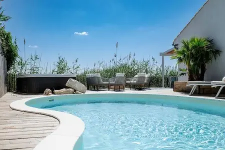 Résidence La Perle Rose Villa Standing 5 &eacute;toiles Avec Piscine Jacuzzi Et Superbe Vue, Villa à Aigues-Mortes avec Piscine & Vue - Photo 22