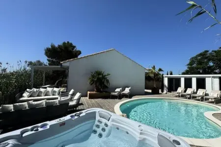 Résidence La Perle Rose Villa Standing 5 &eacute;toiles Avec Piscine Jacuzzi Et Superbe Vue, Villa à Aigues-Mortes avec Piscine & Vue - Photo 44
