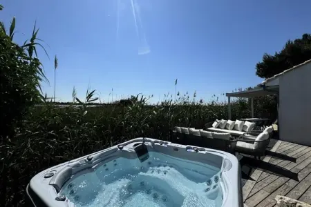 Résidence La Perle Rose Villa Standing 5 &eacute;toiles Avec Piscine Jacuzzi Et Superbe Vue, Villa à Aigues-Mortes avec Piscine & Vue - Photo 197