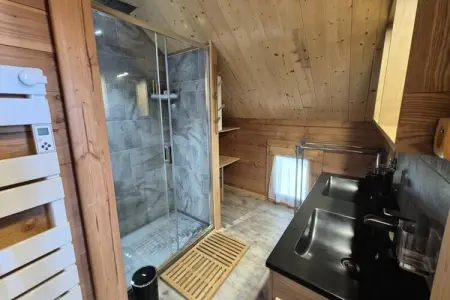 **chalet D'exception &agrave; Louer &agrave; La F&eacute;claz &ndash; 4 Chambres, 10 Couchages, Chalet à La Féclaz avec Accès Ski - Photo 7