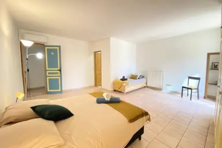 84b7 - Logement Dans Mas De Charme Du Xviii&egrave;me Si&egrave;cle, Mas en Provence avec piscine et spa - Photo 4