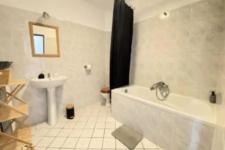 84b7 - Logement Dans Mas De Charme Du Xviii&egrave;me Si&egrave;cle, Mas en Provence avec piscine et spa - Photo 45