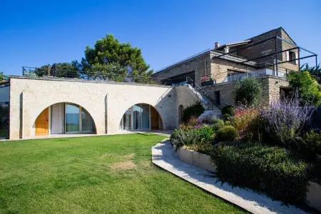 Villa De Haut Standing - 8 Chambres - Piscine, Villa à Gordes avec piscine chauffée et vue imprenable - Photo 1