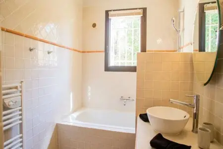 Villa De Haut Standing - 4 Chambres - Piscine, Villa à Gordes avec piscine chauffée - Photo 20
