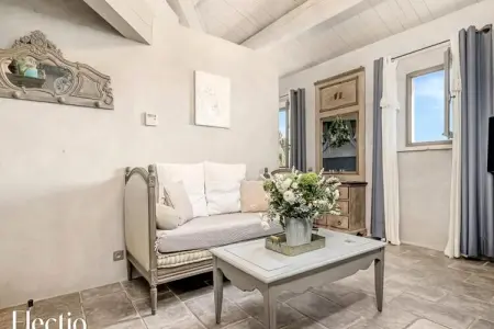 Loggia 9 Pin | R&eacute;sidence Les Petitons, Appartement à Oppède avec piscine chauffée - Photo 2