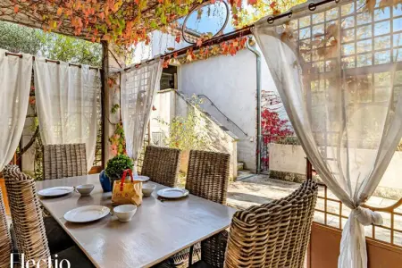 Loggia 2 Glycine | R&eacute;sidence Les Petitons, Appartement à Oppéde avec piscine chauffée - Photo 4