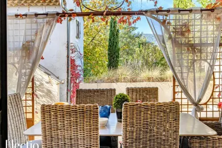 Loggia 2 Glycine | R&eacute;sidence Les Petitons, Appartement à Oppéde avec piscine chauffée - Photo 5