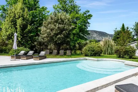 Loggia 2 Glycine | R&eacute;sidence Les Petitons, Appartement à Oppéde avec piscine chauffée - Photo 18