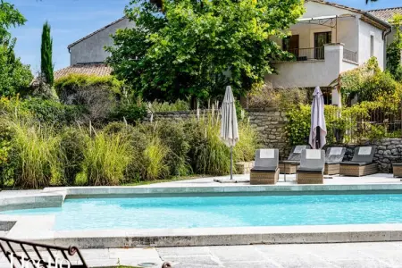 Loggia 2 Glycine | R&eacute;sidence Les Petitons, Appartement à Oppéde avec piscine chauffée - Photo 22