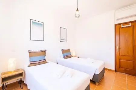 Appartements à Gale, Villa à Galé avec piscine et plages - Photo 18