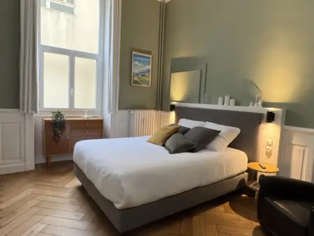 Studio de charme rénové en centre-ville, animaux admis - Photo 2