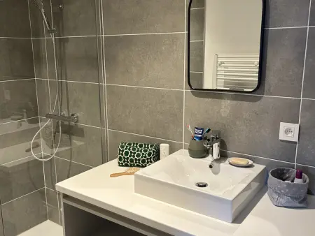 Appartement de standing 2 chambres, Wi-Fi, animaux admis, parking - Photo 17