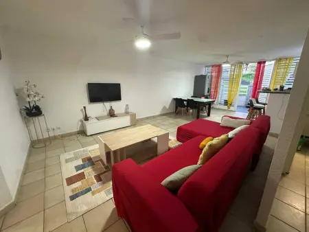 Appartement près de Le Moule avec terrasse et climatisation - Photo 1
