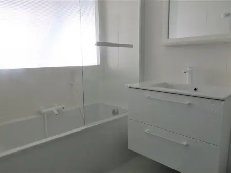 Maison pieds dans l'eau à Trébeurden avec jardin et terrasse - Photo 8