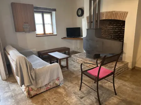 Gîte Rustique à Neuilly-le-Réal avec Animaux Acceptés - Photo 2