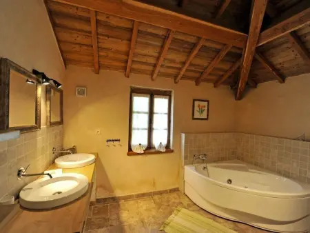Gîte Rustique à Neuilly-le-Réal avec Animaux Acceptés - Photo 13