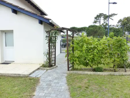 Villa mitoyenne avec terrasse, jardinet et parking à Capbreton - Photo 2