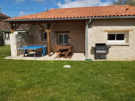 Maison conviviale avec jardin à Saint-Maurice-la-Clouère - Photo 4
