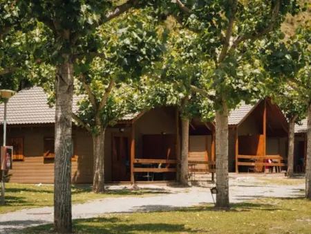 Charmants bungalows en bois dans les Pyrénées, animaux admis - Photo 1