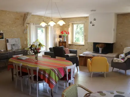 Maison champêtre spacieuse avec jardin et terrasse - Photo 3