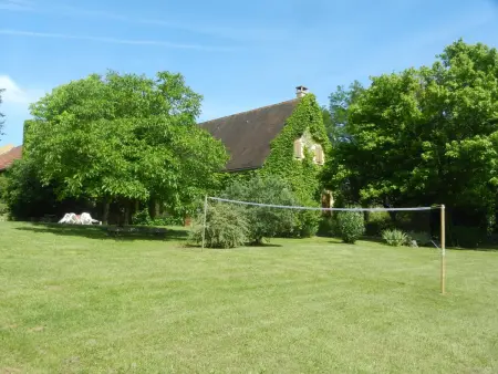 Maison champêtre spacieuse avec jardin et terrasse - Photo 4
