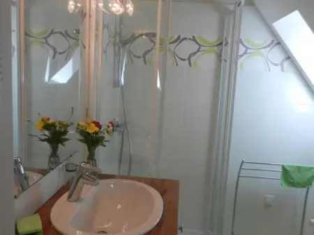 Maison champêtre spacieuse avec jardin et terrasse - Photo 18