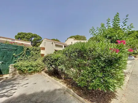 Studio à Saint-Cyr-sur-Mer avec terrasse et parking privé - Photo 13