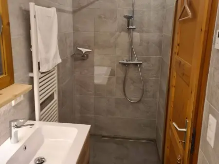 Chalet mit Seeblick, Jacuzzi, Sauna und Garten, Maison 7 personnes à Champex - Photo 28